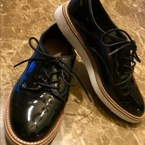 Shiny black Oxford Shoes w/ white soles